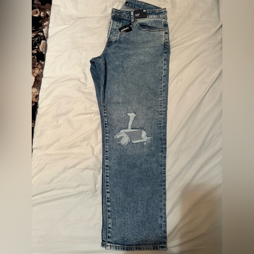 Express women’s sz 12 R boyfriend midrise jeans Distressed NWT